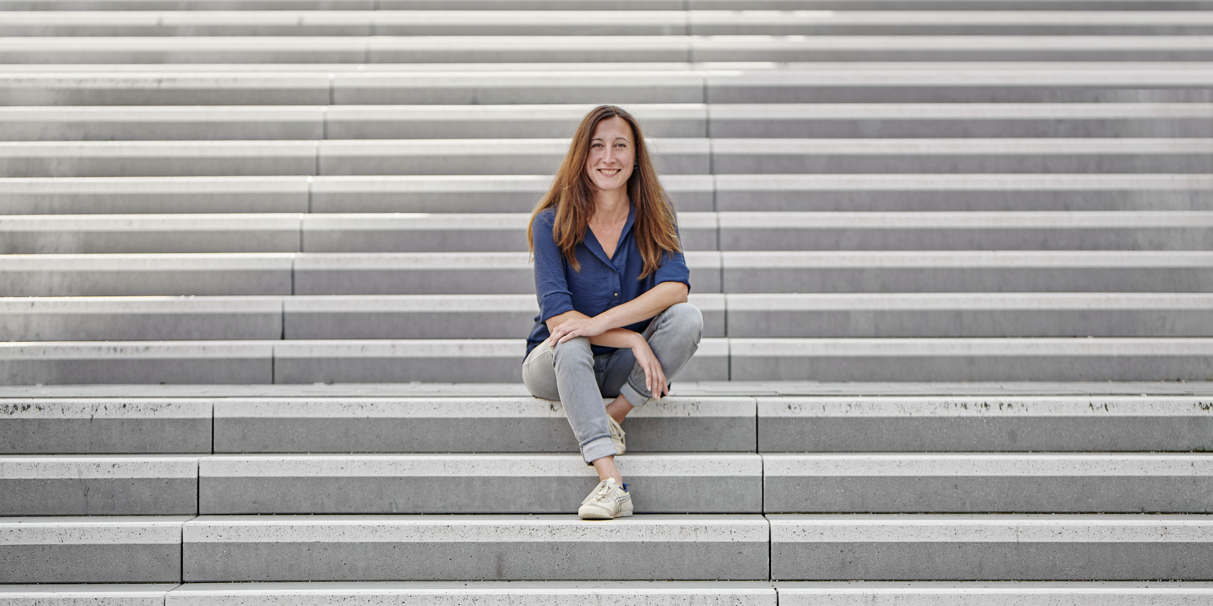 People Fotografie Stuttgart und Umgebung Charakter Portrait junge Frau Sympathisch lächelnd Martina Krägeloh Supervison Coaching Workshops Berlin