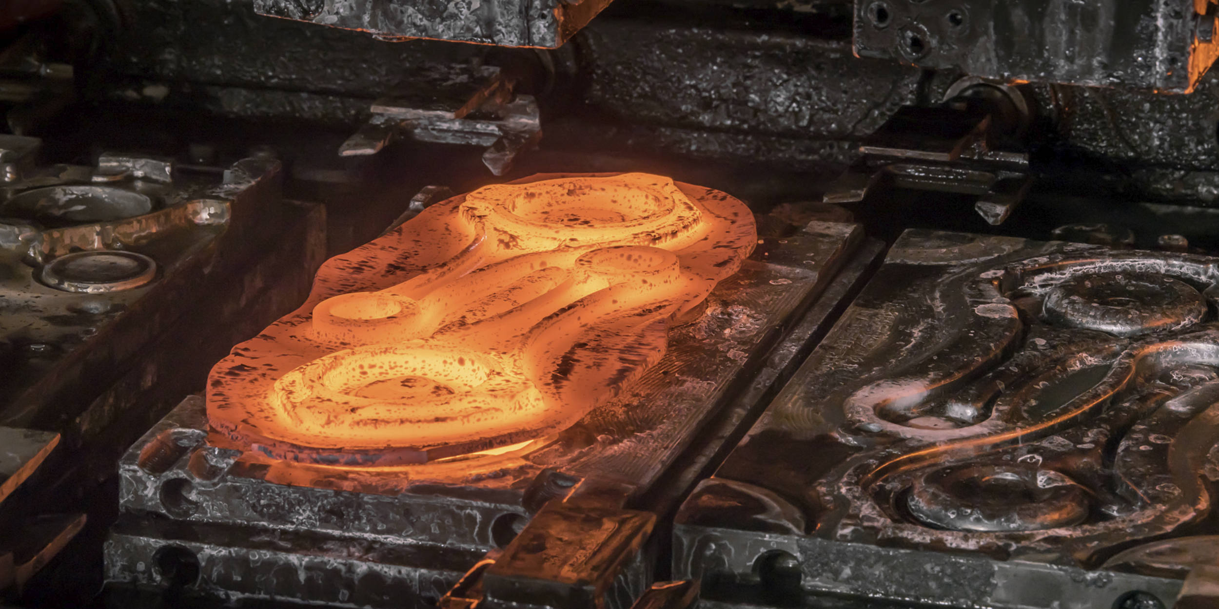 Industriefotografie Stuttgart und Umgebung Mercedes Benz Schmieden Schmiede Untertürkheim Stahl geschmiedeter Stahl glühender Stahl