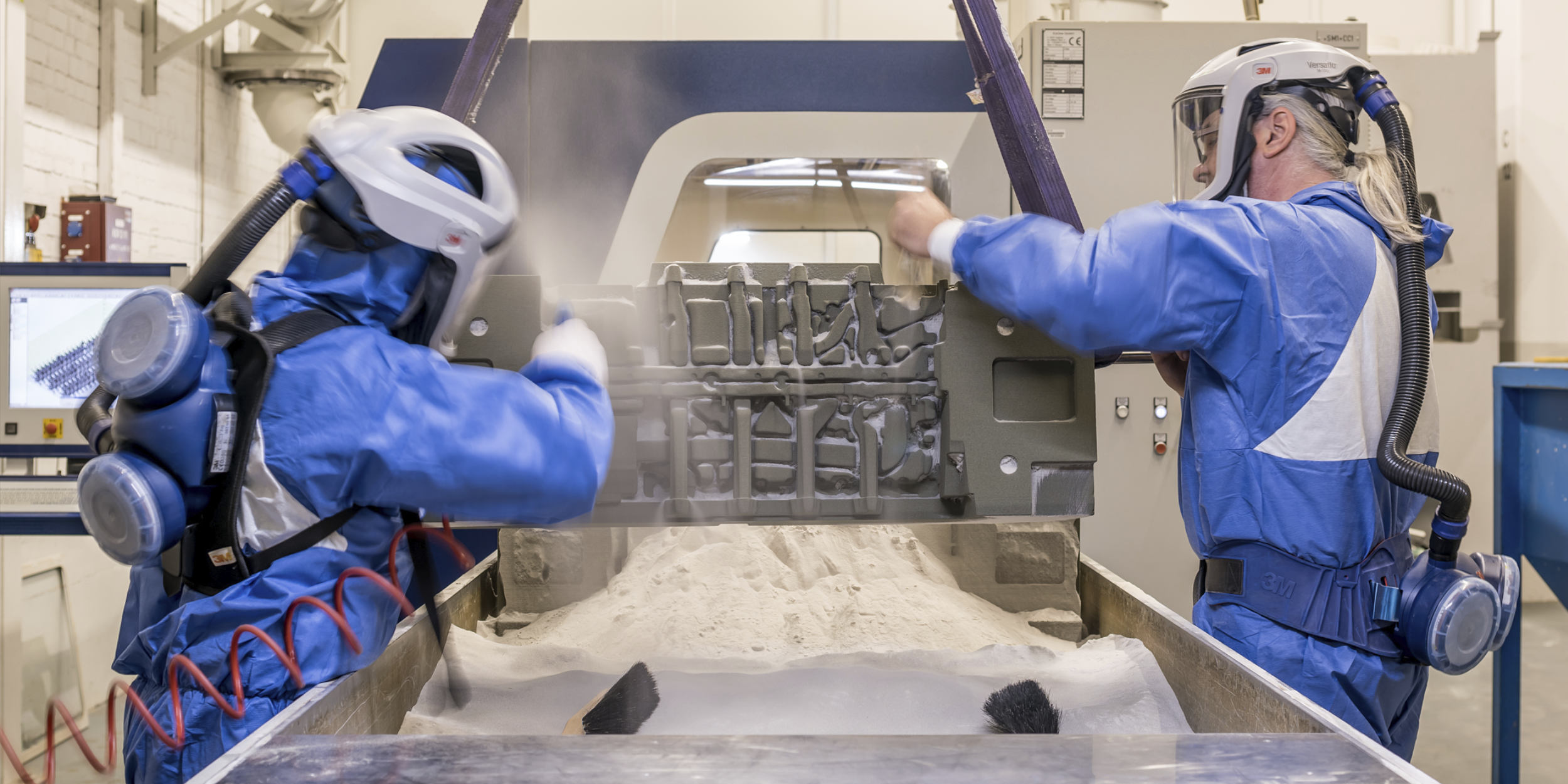 Industriefotografie Stuttgart und Umgebung Mercedes Benz Mettingen Schutzanzüge Schutzmasken rapid prototyping ausblasen